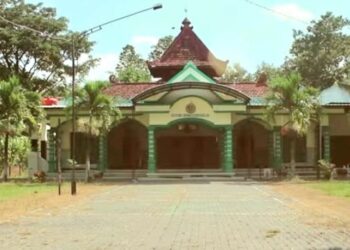 Keturunan Sultan Banten Membangun Masjid dengan Keajaiban Kayu Jati di Desa Demangan, Ponorogo