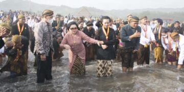 kraton surakarta labuhan di parangkusumo