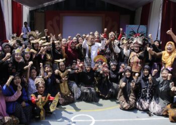 Budaya Jawa Hidup di SMPN 4 Ponorogo: Aksi Nyata Rabu Bersahaja